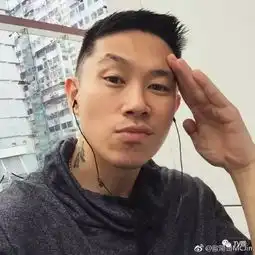 除了freestyle,中国有嘻哈还带我们走进了中国rapper圈,选手自带魔性