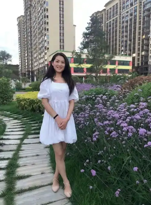 96年开朗活泼,具有高度责任感的小姐姐,期待遇见成熟稳重的你...