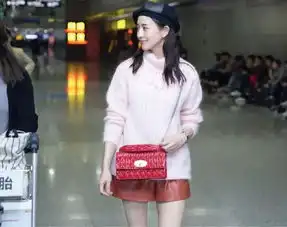 张钧甯走甜美少女风真好看,高领毛衣搭配贝雷帽