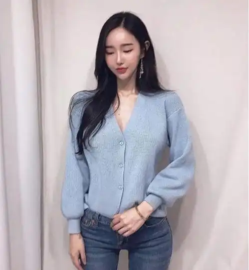 牛仔裤尽显女性的干练气质,为你魅力的身姿加分同时彰显出时髦感