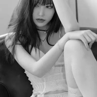 女生头像黑白图片2023最火爆