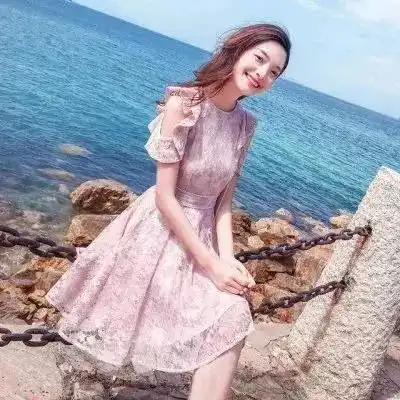头像舍不得丢掉残留的温度,却忘了伤疤还在痛