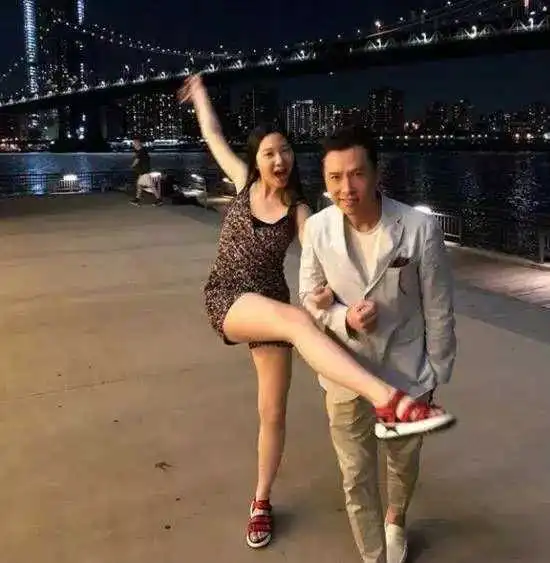 任达华14岁女儿身高达1米8五官标致,神似年轻时的李嘉欣