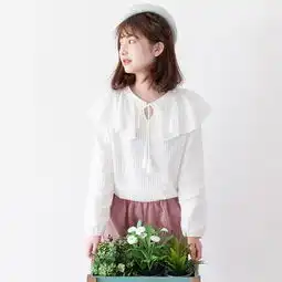拥有一件荷叶边领,hold甜美少女风