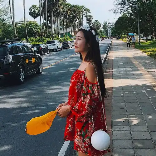 戈蔓婷穿搭技巧今年流行绑带连衣裙搭配,穿出夏日小清新