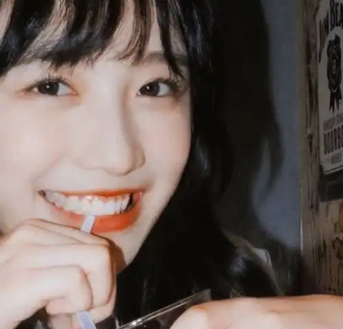 女头我余光中都是你