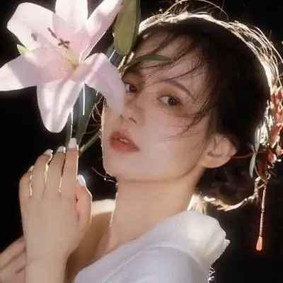 捧花女生头像给自己送花比收到花更浪漫