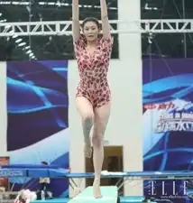 王丽坤一跳成素颜女神女星水下素颜照曝真容