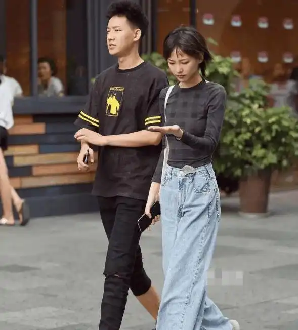 时尚美女街拍甜美漂亮的女神,给你气场十足的感觉