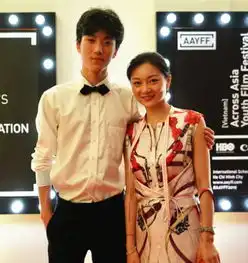 为何张艺谋被罚748万也要生你看看他3孩子如今样貌,不吃亏