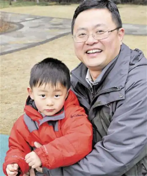 2012年,被父亲逼迫零下13度裸跑的4岁小男孩,现在他有何成就