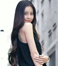 2015最新时尚个性非主流长发烫发发型女生时尚长烫发发型师姐