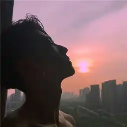 2018男生快手个性头像伤感孤独红尘多可笑痴情最无聊