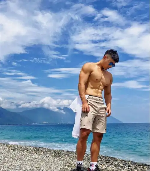 帅气的肌肉男图集,有颜值有身材,还是一个高个子大长腿