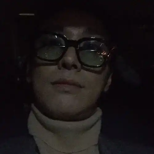 我只会给别人拍盘点7位凭颜值任性乱自拍的韩星,这谜之角度也太让人绝望