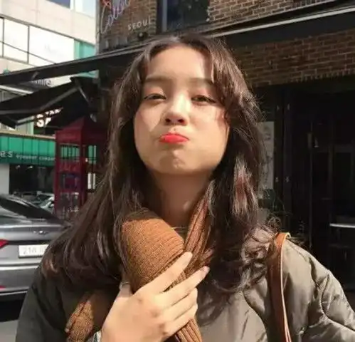 女生脸部痘痘疯长坚持3个习惯,肌肤从此光洁如镜