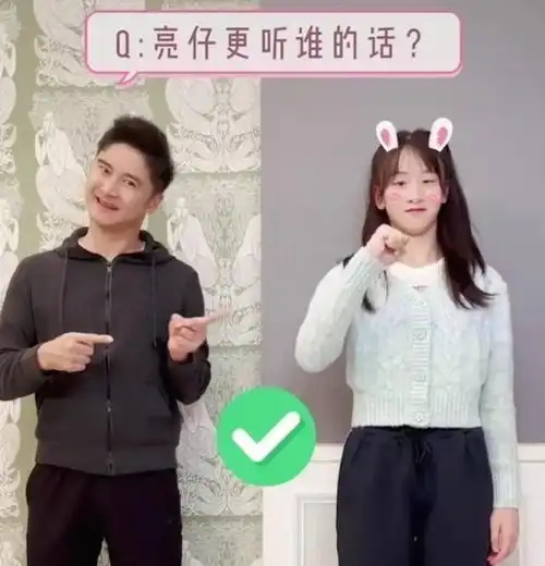 13岁森碟与田亮同框身高一般高运动裤配机车靴气场足,长相还是小孩脸
