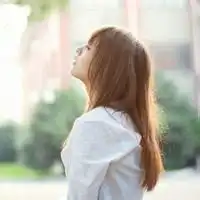 女生穿嘻哈裤带字头像qq女生戴嘻哈帽头像