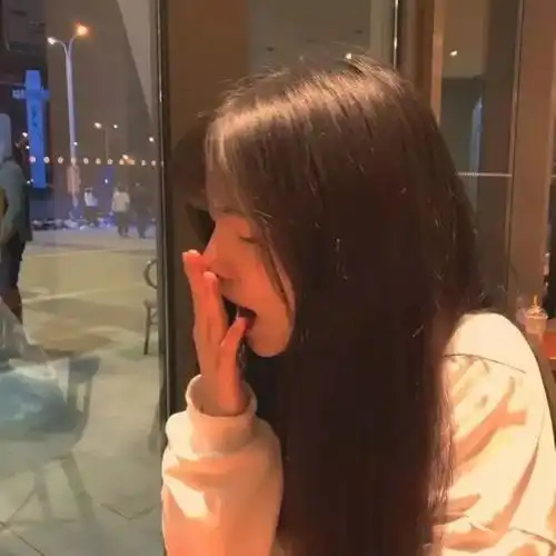 女生头像按照大自然的规律你该遇到我了