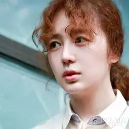 桃红唇裸肌引领韩潮巧用唇膏妆点美丽
