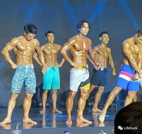 天呐这是只存在于漫画里的肌肉男菩萨么