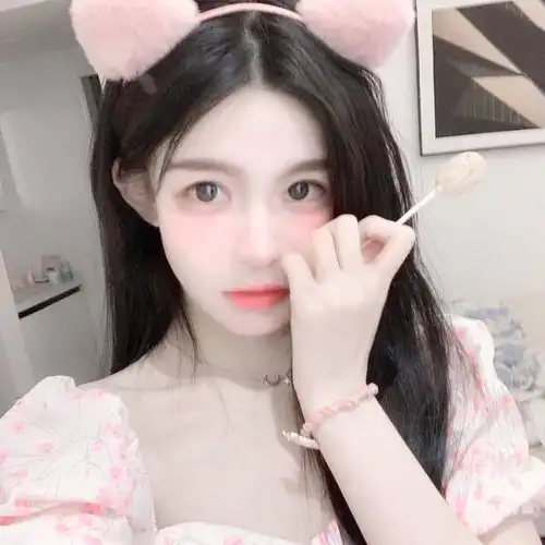 清纯美女像小鹿一样的眼睛