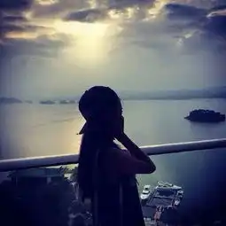 情侣头像,一男一女,分开的越多越好