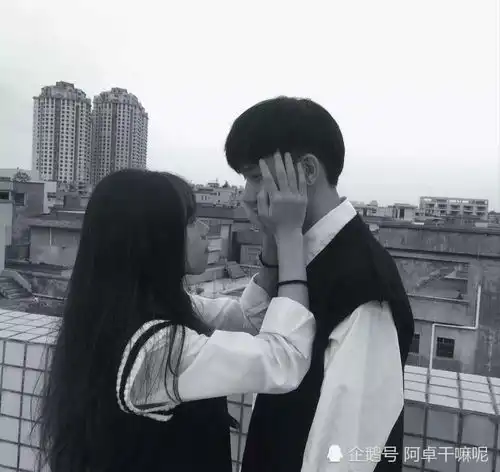 qq爆火的官宣情侣头像我喜欢你,在所有的时候