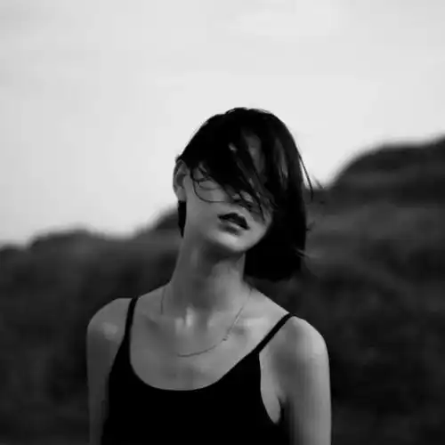 伤感女生头像我在想你那你呢