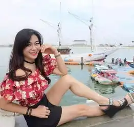 50岁阿姨身材火辣颜值完爆少女与儿子合照似情侣,这下老公尴尬了......