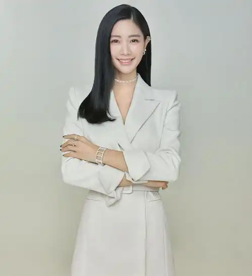 李成敏不仅是亚洲第一美,而且还是全球百大美女亚军