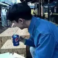 和这个一样风格的真人伤感头像男10张吧