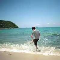 男生海边背影带字头像