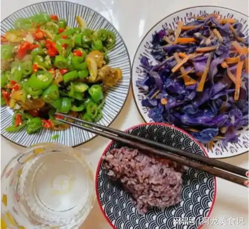 四川28岁单身女子坚持每天做饭,亲妈看到差点哭了你也太狠心了