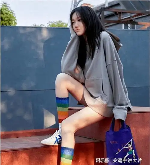 李嫣终于拿掉兔唇的标签,整容后美出新高,神似年轻时的王菲