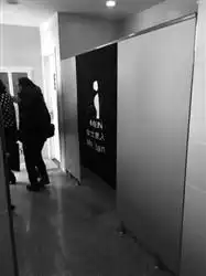 豪华无性别公厕用起来不方便