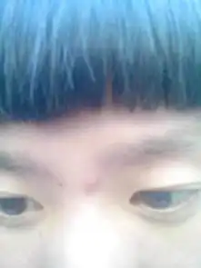 19岁男,剪这个发型真的不好看吗也经两个女孩子说难看幼稚了晕