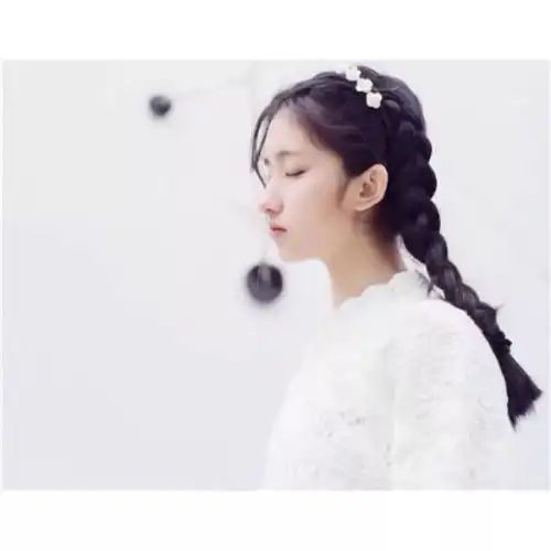 白边女生头像