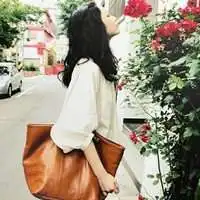 微信头像女士拿花微信头像图片大全