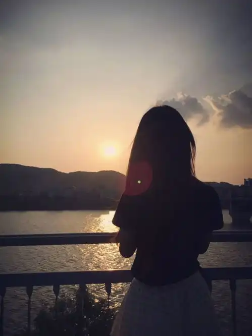 偷看12岁女儿聊天,妈妈怒骂不要脸该如何保护青春期女孩