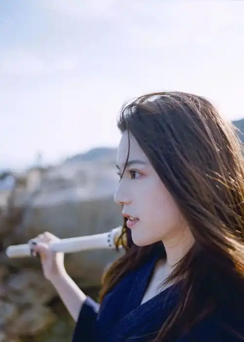 南韩神颜吹得美出天际,没想到侧脸却输给新晋美少女