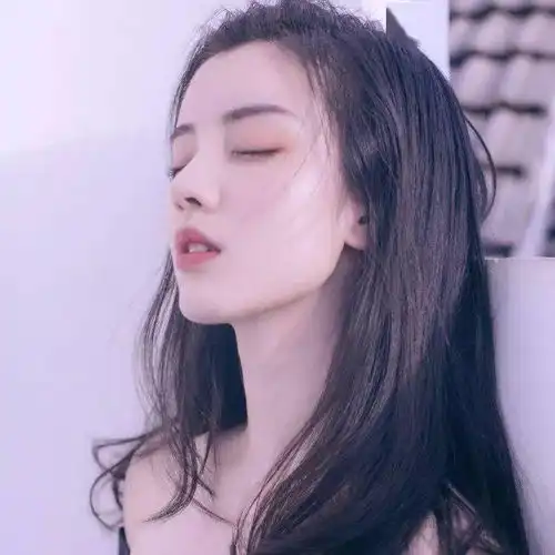 女生头像崩溃从来不是一瞬间就到达巅峰