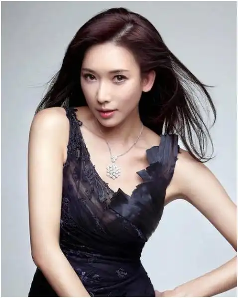 女星好看的部位杨幂的腰,刘诗诗的颈,热巴的鼻子,赵丽颖的背