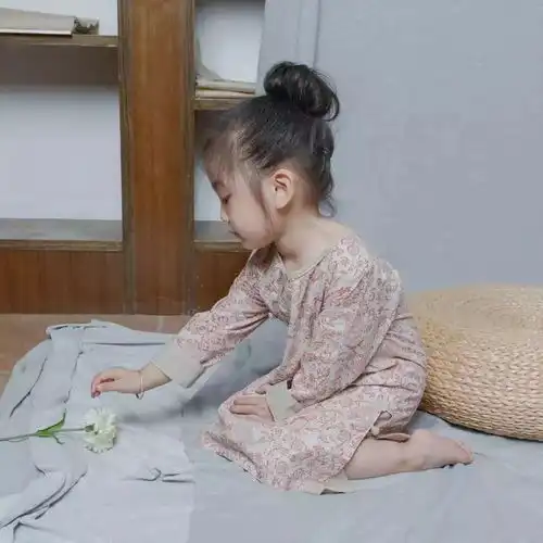 永远留在春花秋月里的小女孩,是一位父亲心里的时光不老女儿