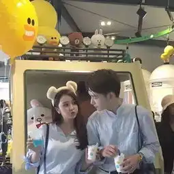 手机朋友圈头像我们相爱吧