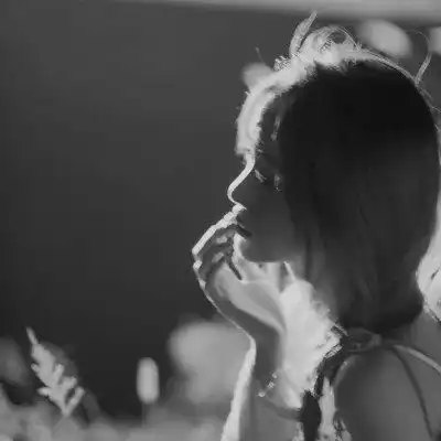 女生头像黑白图片2023最火爆