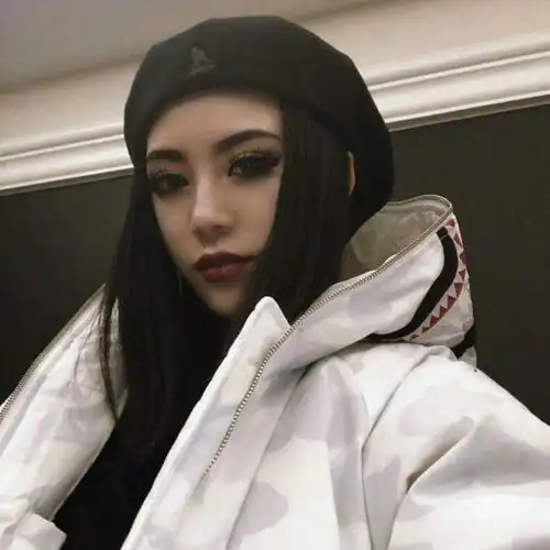心烦意乱小妹子