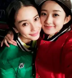 宋祖儿品牌活动撞衫赵丽颖引热议,一个可爱一个清纯你更喜欢谁