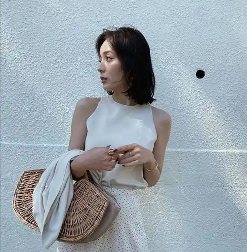 成熟女性如何定位穿搭从颜色入手,优雅精致简约才是真高级