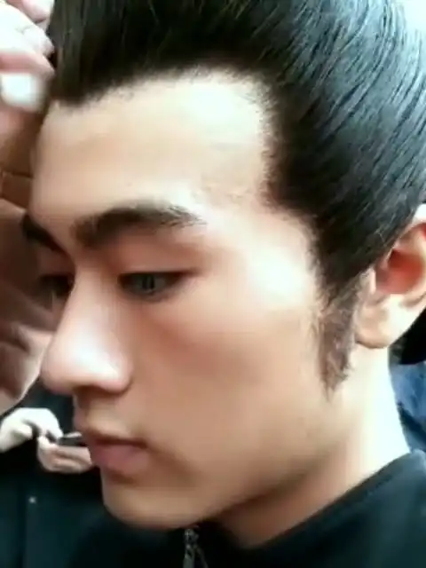 100元一天的男群演有着一张明星脸,大家看长得像谁